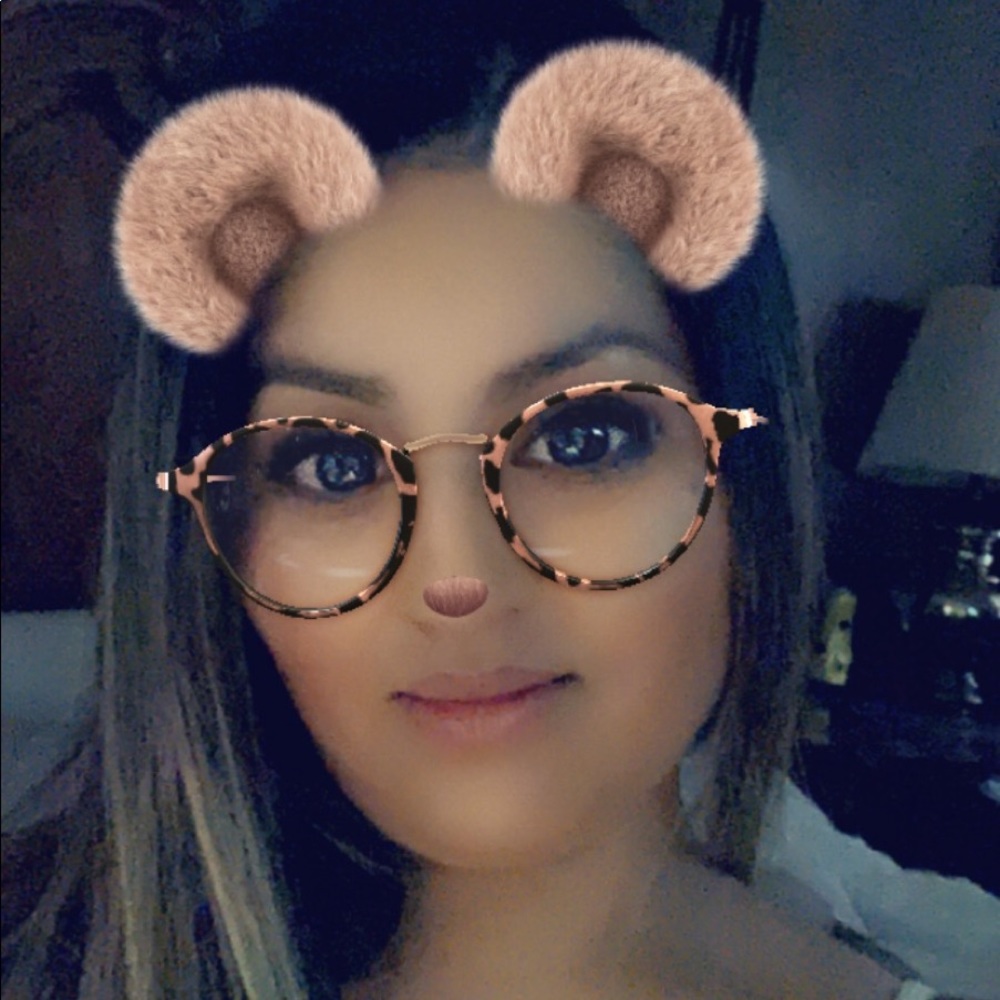 Meet your Posher, Adriana